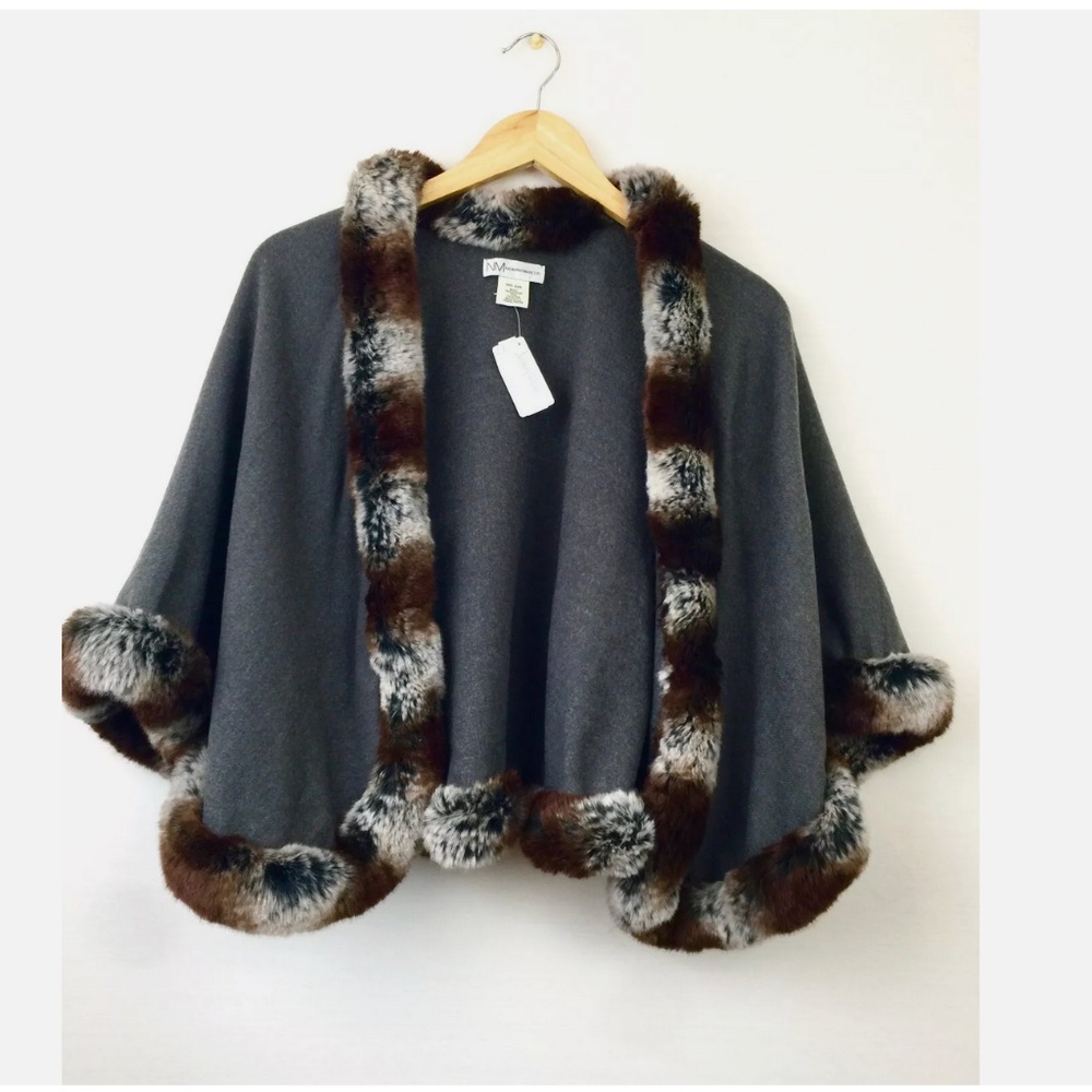 *NWT CLOSING SALE - NEIMAN MARCUS $140 CAPE FAUX FUR TRIM ONE SIZE
